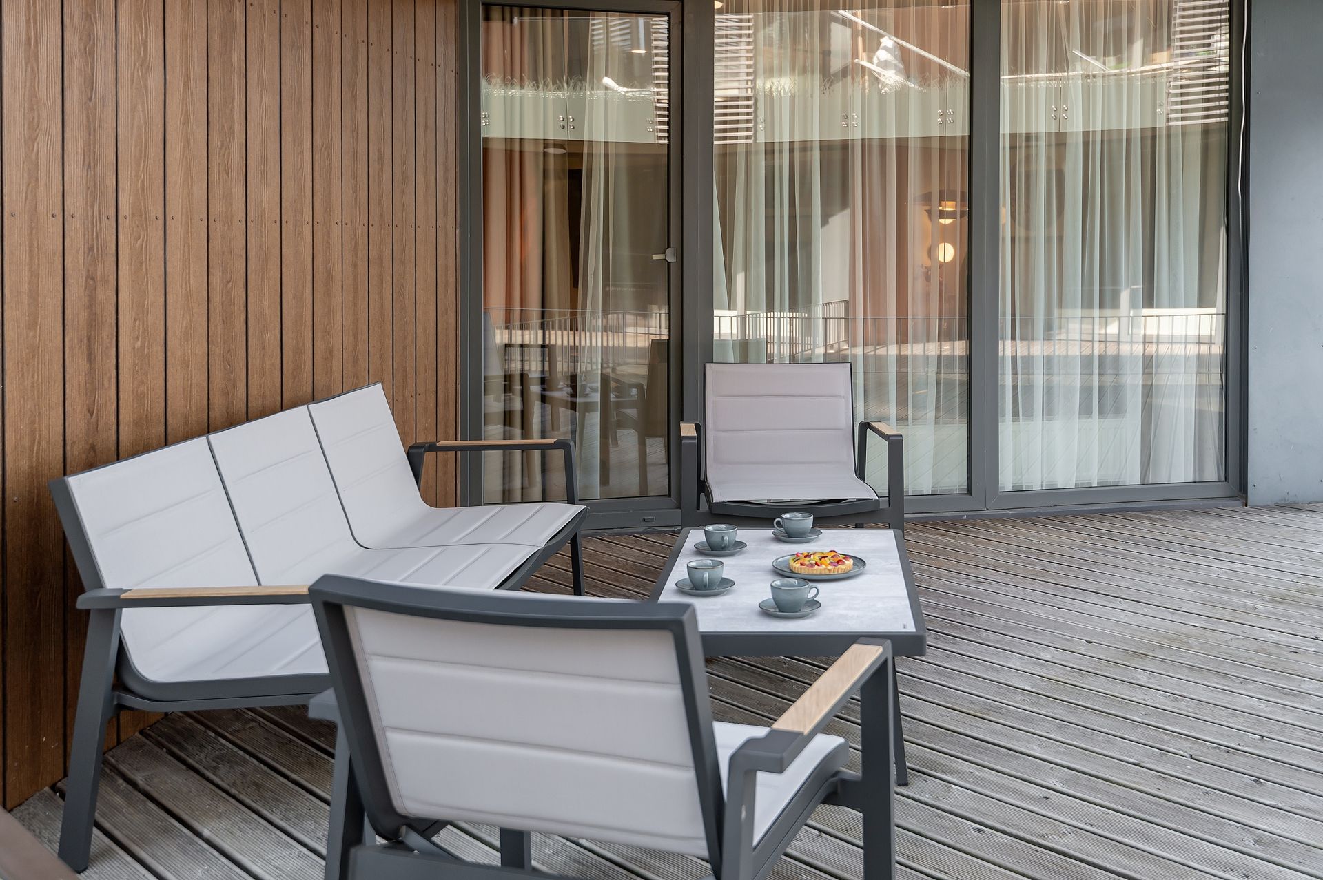 L5 apartamentai, 40 m² privati terasa su lauko baldais